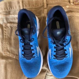 Mizuno wave rider running shoes, Blue size 12